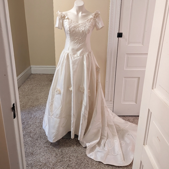 Vintage Dresses & Skirts - Vintage Moonlight cream off the shoulder wedding dress w/flora applique size  6
